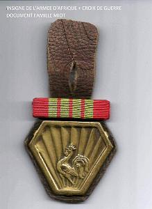 075  1944 04 03 CROIX DE GUERRE sur l'insigne  043